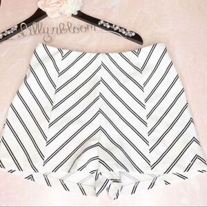 Ya Los Angeles White Textured Stripped Sho…